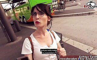 Deutsche Studentin wird abgeschleppt zum echten EroCom Date Sextreffen und bumst öffentlich vor der Venus Messe